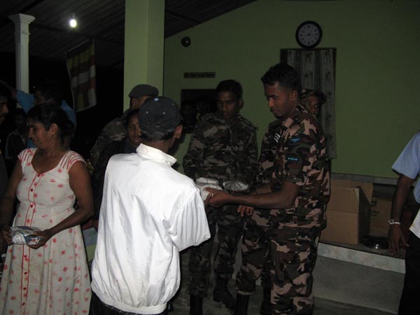SLAF Hingurakgoda Help People Affected by Floods