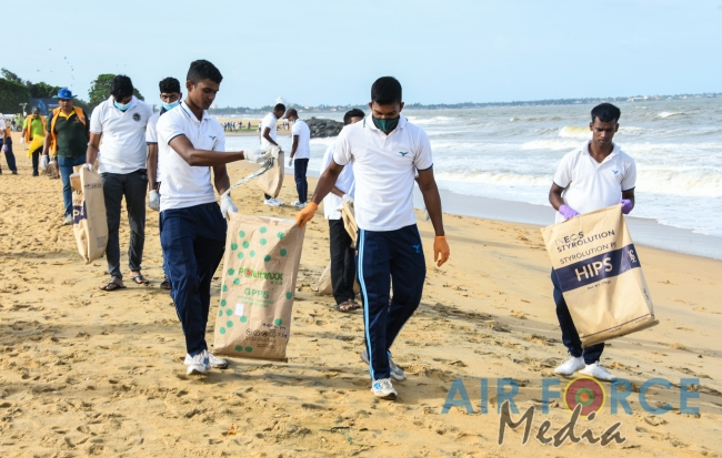 SLAF Base Katunayake Contribute to International Coastal Cleanup Day