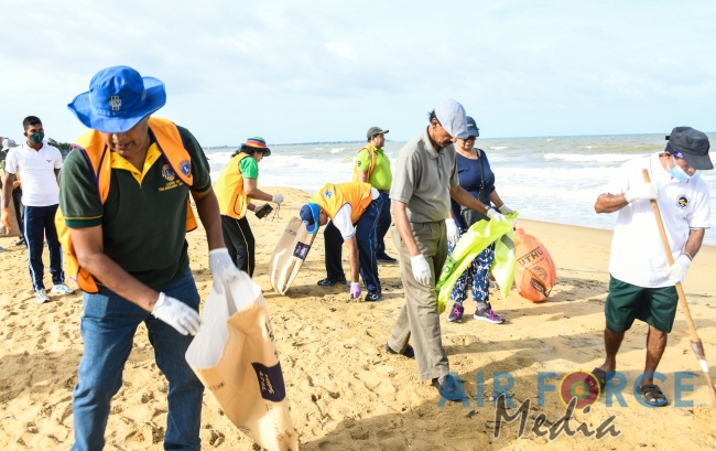 SLAF Base Katunayake Contribute to International Coastal Cleanup Day