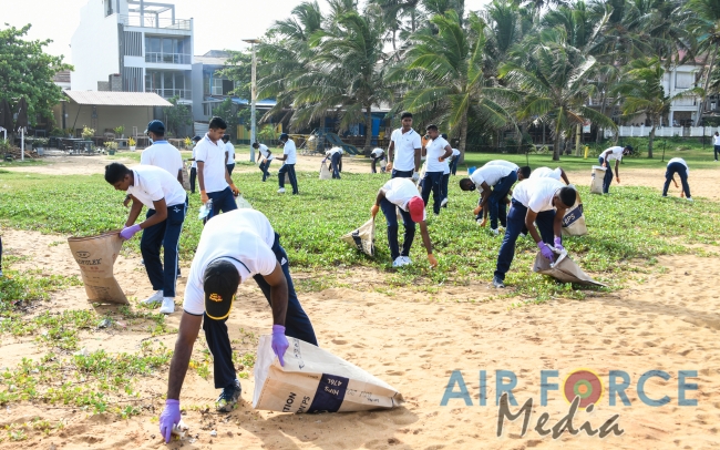 SLAF Base Katunayake Contribute to International Coastal Cleanup Day