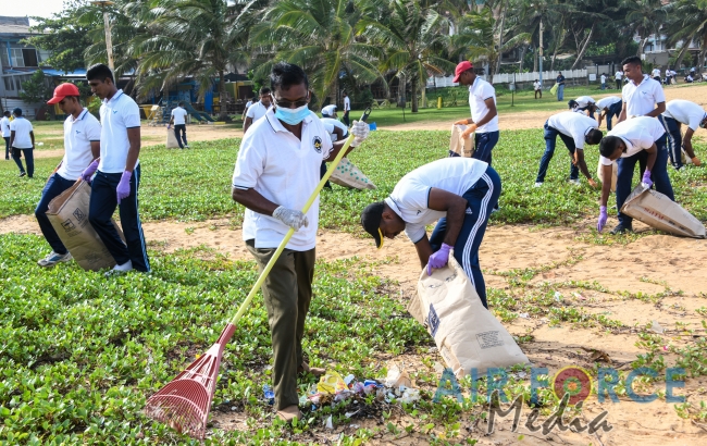 SLAF Base Katunayake Contribute to International Coastal Cleanup Day