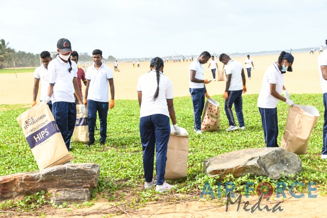 SLAF Base Katunayake Contribute to International Coastal Cleanup Day