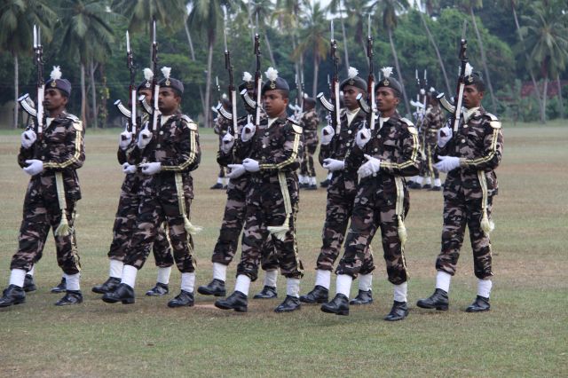 பிரமாண்டமான பரிசூட் பயிற்ச்சி நிறைவு விழா