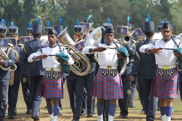 பிரமாண்டமான பரிசூட் பயிற்ச்சி நிறைவு விழா