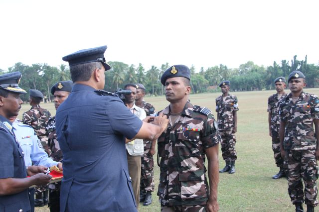 பிரமாண்டமான பரிசூட் பயிற்ச்சி நிறைவு விழா
