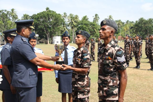 பிரமாண்டமான பரிசூட் பயிற்ச்சி நிறைவு விழா