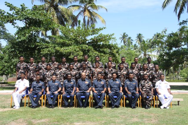 பிரமாண்டமான பரிசூட் பயிற்ச்சி நிறைவு விழா