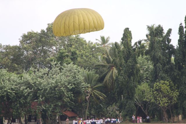 பிரமாண்டமான பரிசூட் பயிற்ச்சி நிறைவு விழா