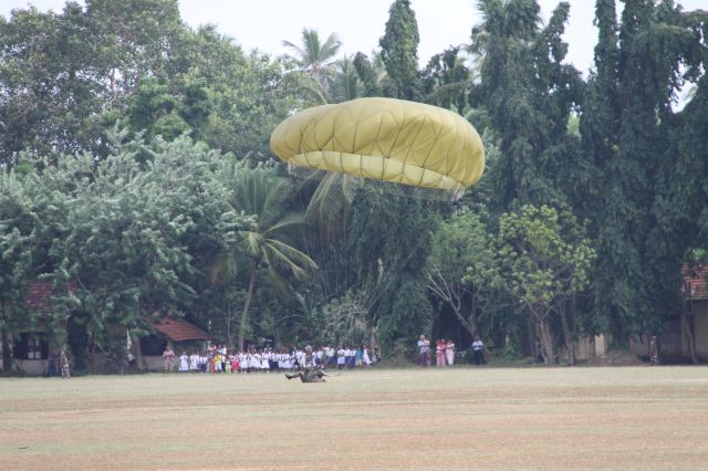 பிரமாண்டமான பரிசூட் பயிற்ச்சி நிறைவு விழா