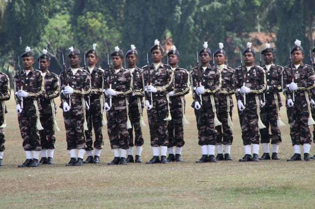 பிரமாண்டமான பரிசூட் பயிற்ச்சி நிறைவு விழா