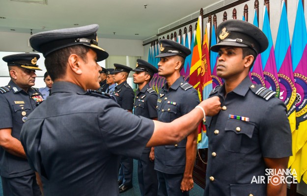 AWARDING
CEREMONY OF AIR CREW QUALIFICATION INSIGNIA