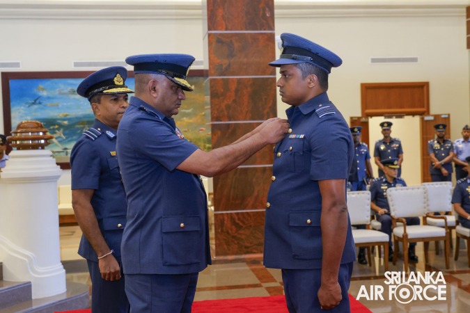 FIGHTER CONTROLLER AND LOAD MASTER BREVETS AWARDED TO SLAF PERSONNEL