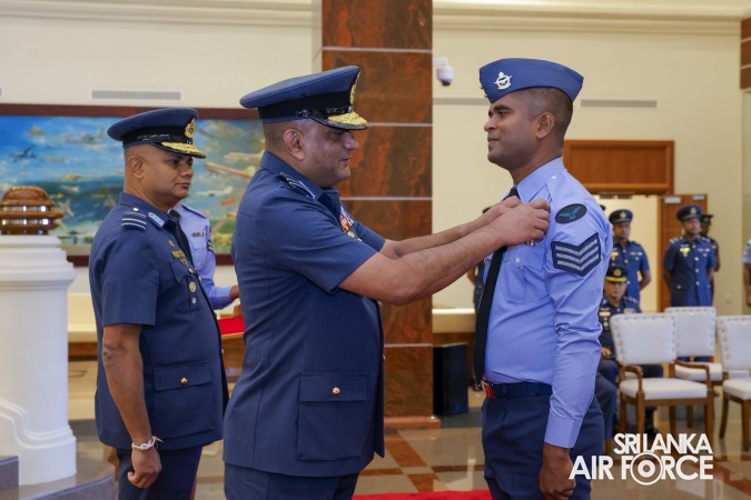 FIGHTER CONTROLLER AND LOAD MASTER BREVETS AWARDED TO SLAF PERSONNEL