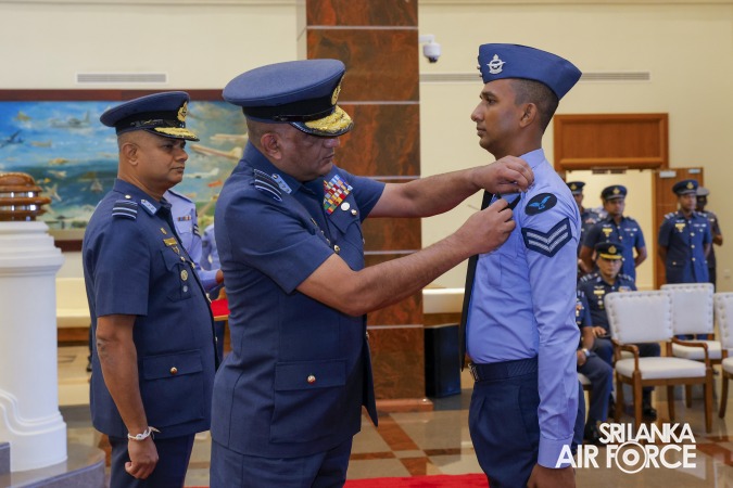 FIGHTER CONTROLLER AND LOAD MASTER BREVETS AWARDED TO SLAF PERSONNEL
