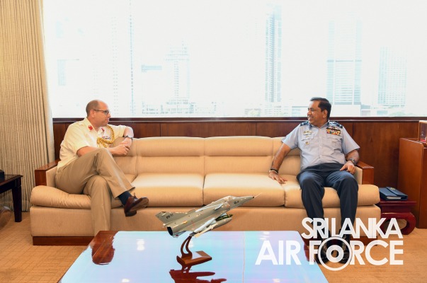 OUTGOING BRITISH DEFENCE ADVISOR CALLS ON THE COMMANDER