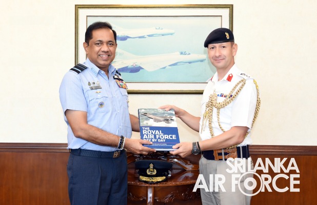 OUTGOING BRITISH DEFENCE ADVISOR CALLS ON THE COMMANDER