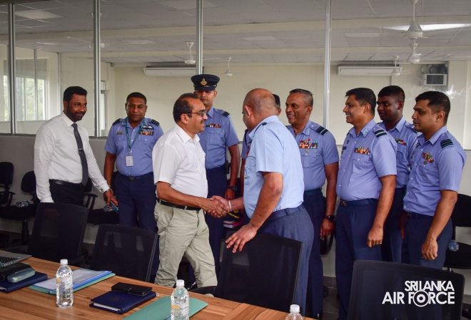 COMMANDER ATTENDS INSPECTION AND DISCUSSION AT RENOVATED COLOMBO CENTRAL BUS TERMINAL