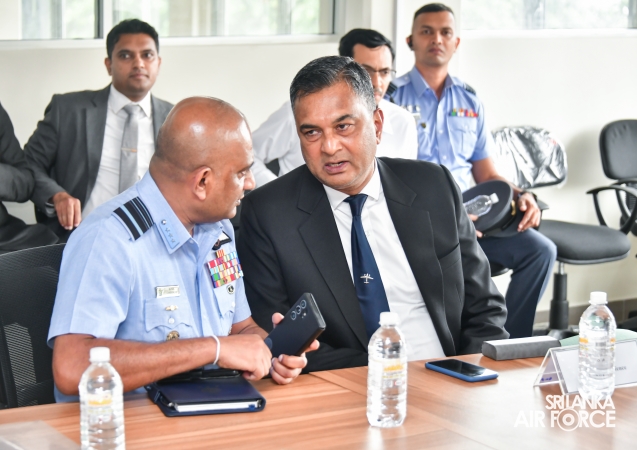 COMMANDER ATTENDS INSPECTION AND DISCUSSION AT RENOVATED COLOMBO CENTRAL BUS TERMINAL