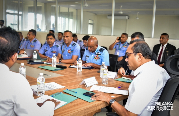 COMMANDER ATTENDS INSPECTION AND DISCUSSION AT RENOVATED COLOMBO CENTRAL BUS TERMINAL