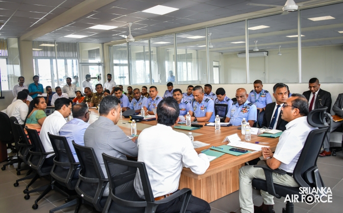 COMMANDER ATTENDS INSPECTION AND DISCUSSION AT RENOVATED COLOMBO CENTRAL BUS TERMINAL