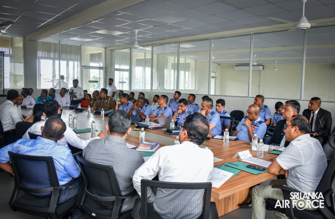 COMMANDER ATTENDS INSPECTION AND DISCUSSION AT RENOVATED COLOMBO CENTRAL BUS TERMINAL