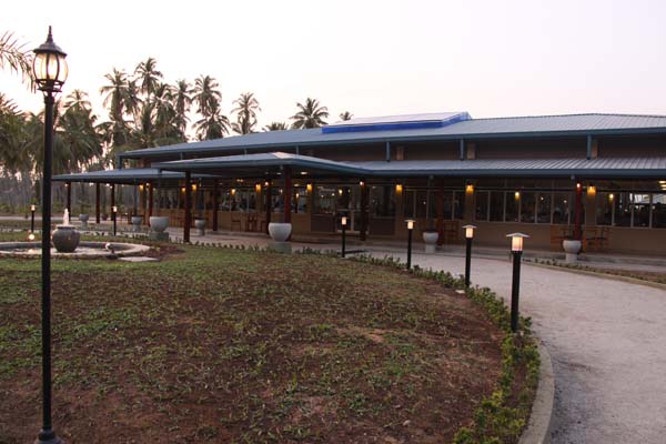 The Commander Ceremonially Opens Cafeteria at Katunayake The Commander Ceremonially Opens Cafeteria at Katunayake