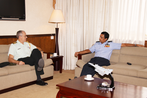 කැනේඩියානු ආරක්ෂක උපදේෂක වැඩබලන ආරක්ෂක මාන්ඩලික ප්රධානි බැහැදකී කැනේඩියානු ආරක්ෂක උපදේෂක වැඩබලන ආරක්ෂක මාන්ඩලික ප්රධානි බැහැදකී