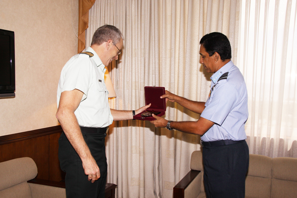 කැනේඩියානු ආරක්ෂක උපදේෂක වැඩබලන ආරක්ෂක මාන්ඩලික ප්රධානි බැහැදකී කැනේඩියානු ආරක්ෂක උපදේෂක වැඩබලන ආරක්ෂක මාන්ඩලික ප්රධානි බැහැදකී