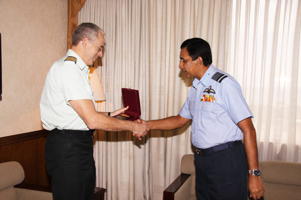 කැනේඩියානු ආරක්ෂක උපදේෂක වැඩබලන ආරක්ෂක මාන්ඩලික ප්රධානි බැහැදකී කැනේඩියානු ආරක්ෂක උපදේෂක වැඩබලන ආරක්ෂක මාන්ඩලික ප්රධානි බැහැදකී
