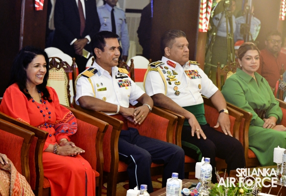 SLAF
SPREADS THE JOY OF THE SEASON WITH “A CHRISTMAS MIRACLE