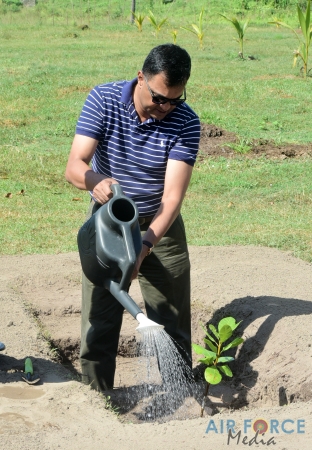 Commander Participates for Cashew Tree Planting Programme at Katunayake