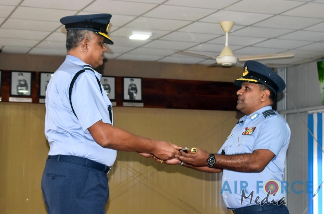 CHANGE OF
COMMAND AT THE SLAF REGIMENT TRAINING SCHOOL VANNI