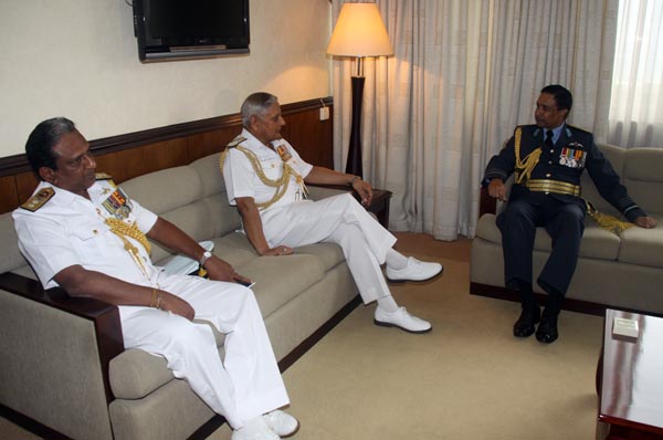 Chief of the Indian Naval Staff calls on Air Force Head Quarters. Chief of the Indian Naval Staff calls on Air Force Head Quarters.
