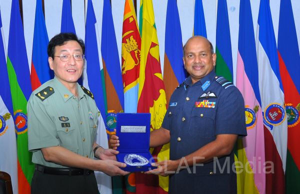 Major General Zhang Long calls on The Commander of The Air Force