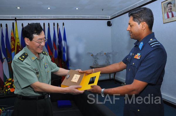 Major General Zhang Long calls on The Commander of The Air Force