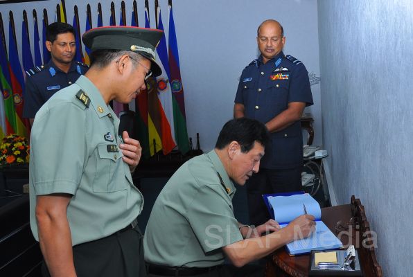 Major General Zhang Long calls on The Commander of The Air Force