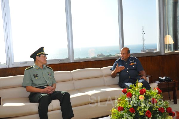 Major General Zhang Long calls on The Commander of The Air Force