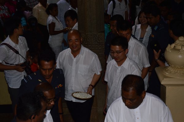 Gen Xu Qi Liang visits sacred Sri Dalada Maligawa and SLAF Base Katunayeka