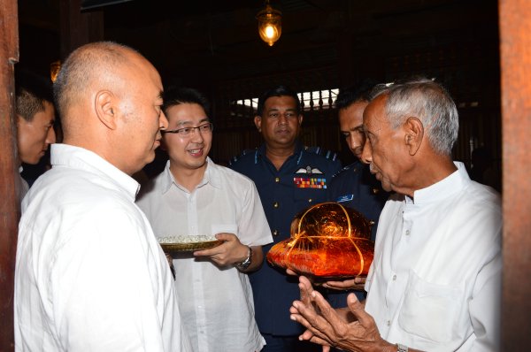 Gen Xu Qi Liang visits sacred Sri Dalada Maligawa and SLAF Base Katunayeka