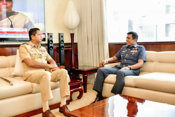 DIRECTOR GENERAL CIVIL SECURITY DEPARTMENT CALLS ON THE COMMANDER
OF THE AIR FORCE