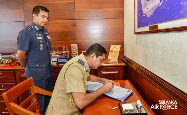 DIRECTOR GENERAL CIVIL SECURITY DEPARTMENT CALLS ON THE COMMANDER
OF THE AIR FORCE