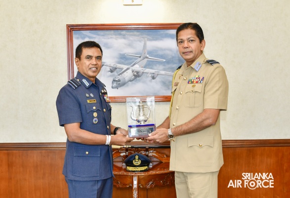 DIRECTOR GENERAL CIVIL SECURITY DEPARTMENT CALLS ON THE COMMANDER
OF THE AIR FORCE