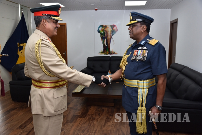 SLAF Commander Calls on Field Marshal Sarath Fonseka