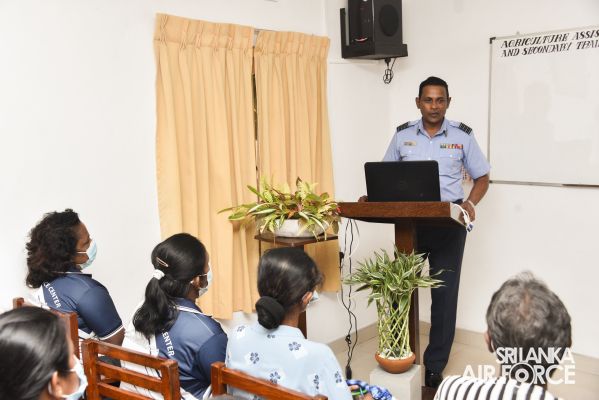 COMMAND
AGRO UNIT OFFERS A SPECIAL WORKSHOP ON DAIRY PROCESSING AND BONSAI ART
FOR THE FARMERS ASSOCIATION ANDIAMBALAMA