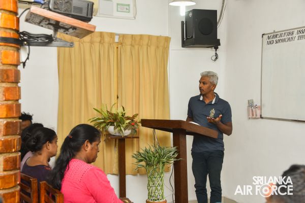 COMMAND
AGRO UNIT OFFERS A SPECIAL WORKSHOP ON DAIRY PROCESSING AND BONSAI ART
FOR THE FARMERS ASSOCIATION ANDIAMBALAMA
