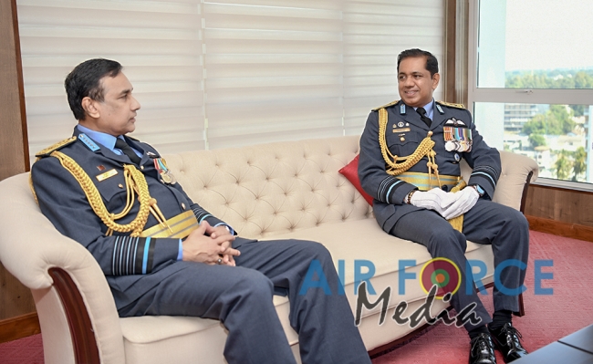 Commander Calls on the Marshal of the Sri Lanka Air Force
