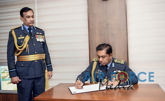 Commander Calls on the Marshal of the Sri Lanka Air Force