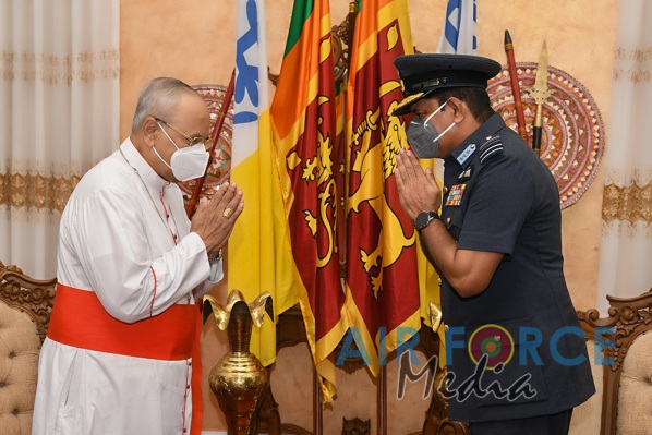Commander calls on His Eminence Malcolm Cardinal Ranjith