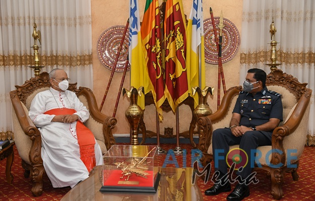 Commander calls on His Eminence Malcolm Cardinal Ranjith