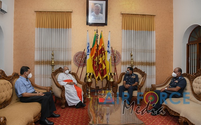 Commander calls on His Eminence Malcolm Cardinal Ranjith